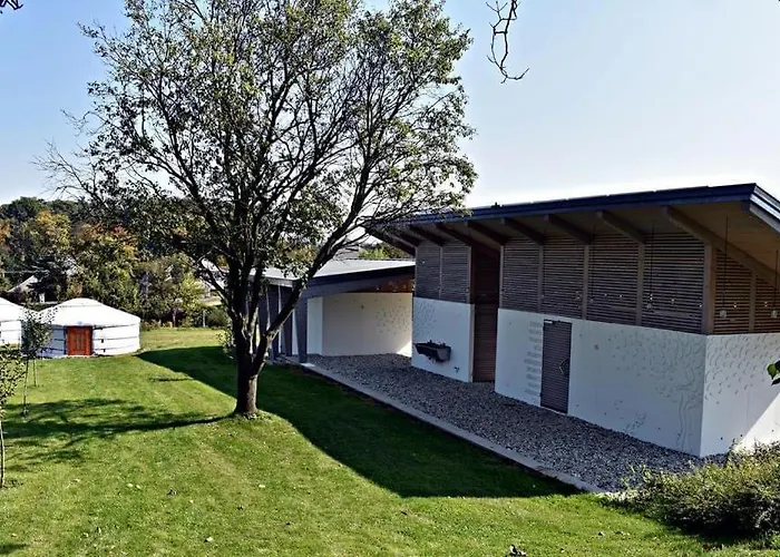 مكان تخييم Bakonyi Satorhelyek